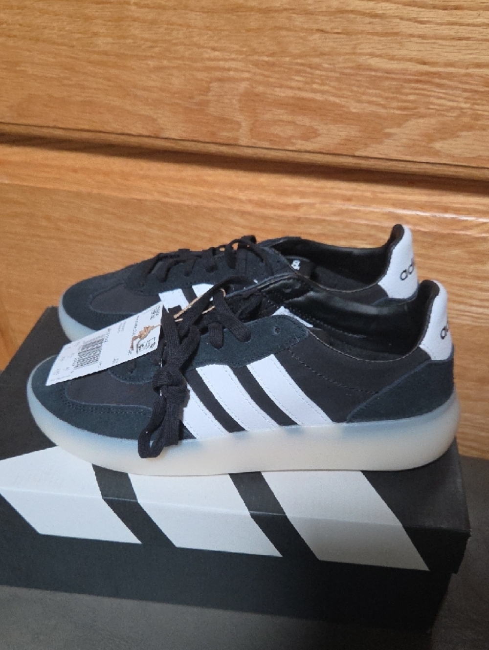 Adidas Woman Barreda Decode Black/White Sneakers  SIZE 8 NEW IN BOX - Picture 3 of 6